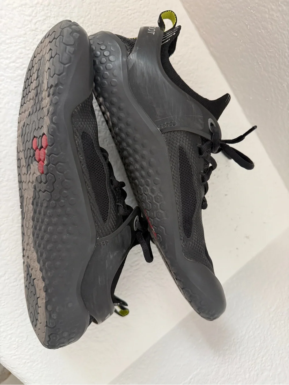 Vivobarefoot Motus Strength – Black